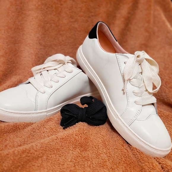 kate spade White and Black Low-Top Sneakers with Textured Leather With Box - Picture 2 of 9